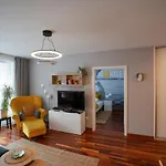 Hollo 12 Apartment