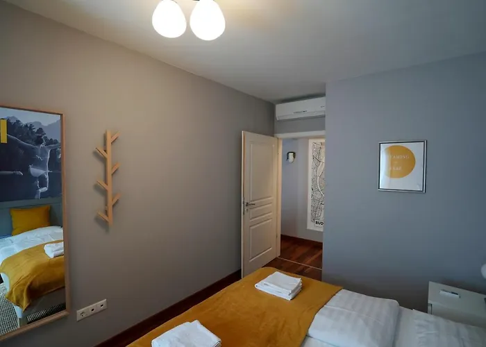 Holló 12 Apartamento *