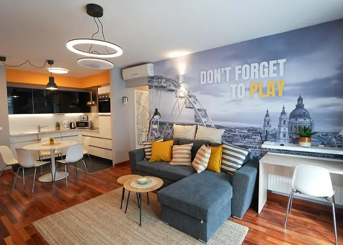 Holló 12 * Budapest
