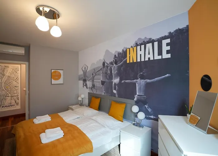 Holló 12 Budapest