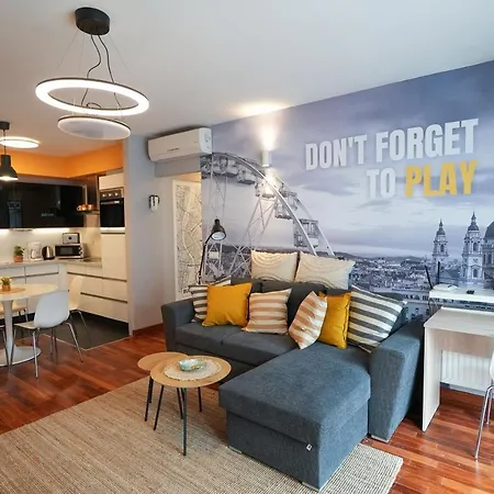 Hollo 12 * Budapešť